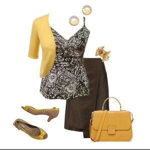 • {Express} Brown & White Paisley Top